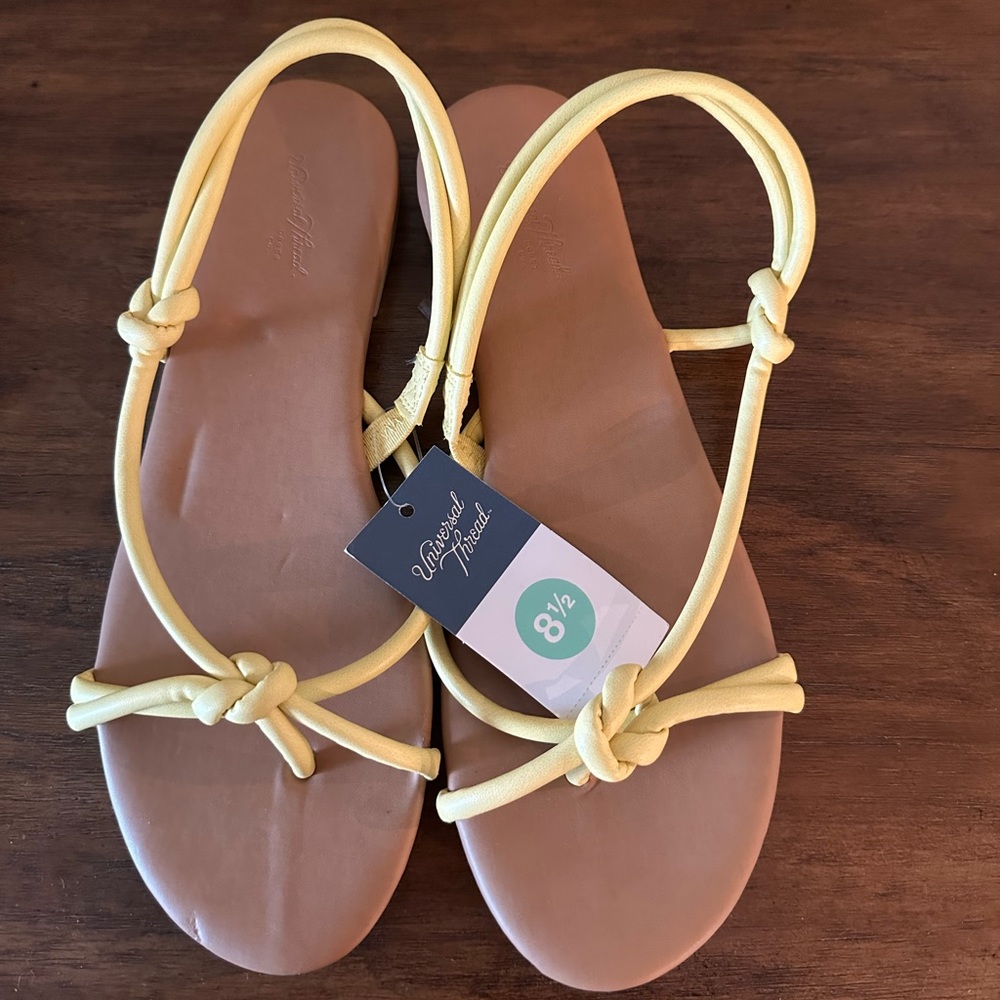 BNWT Universal Thread Yellow Sandals - Picture 1 of 2